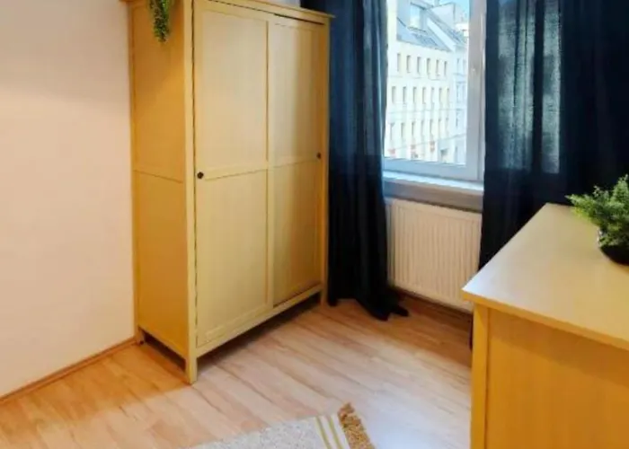 Apartment Metro-station To Opera 1 Min Away